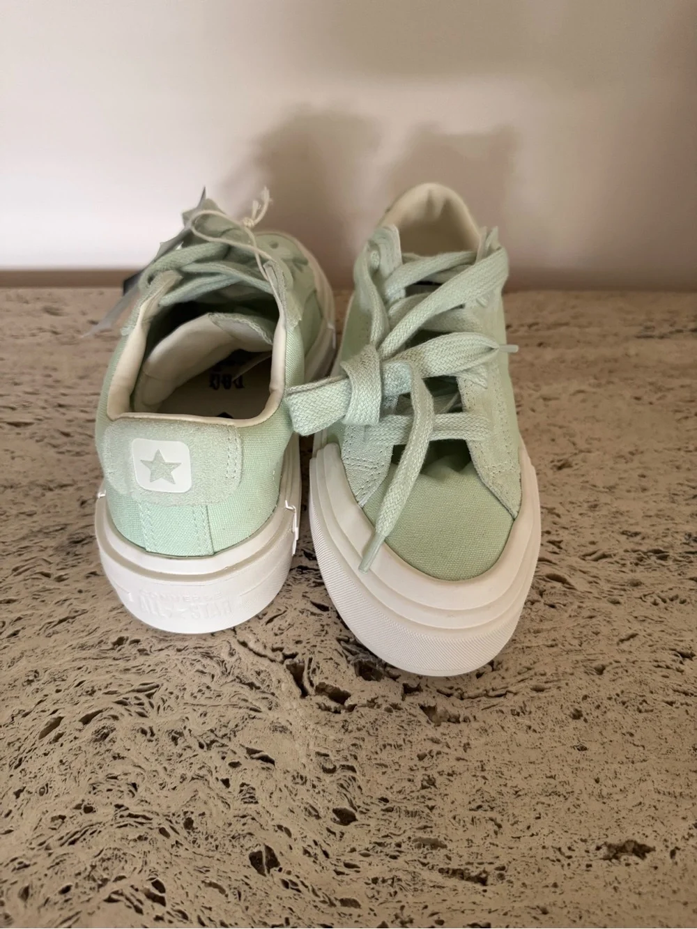 Converse Women's Chuck Taylor All Star Cruise Shoes. Size M6/W7.5